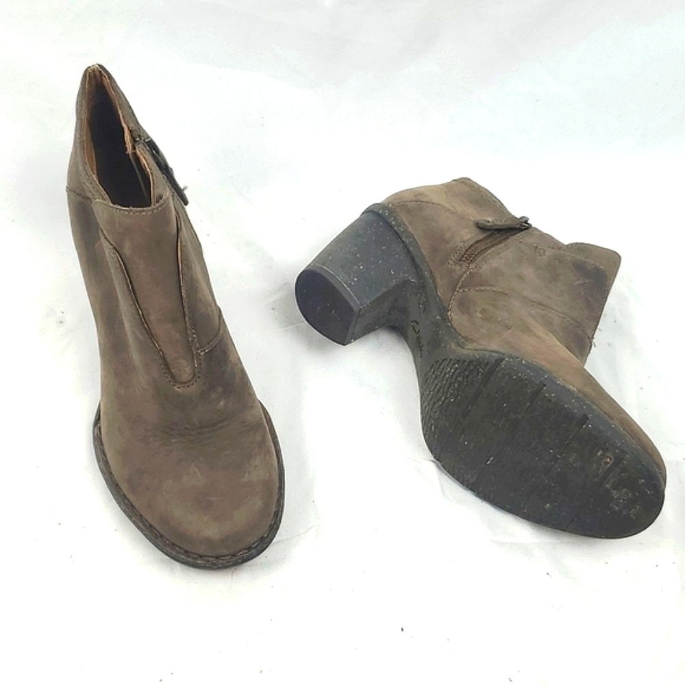 Clarks Unstructured Brown‎ Suede Booties